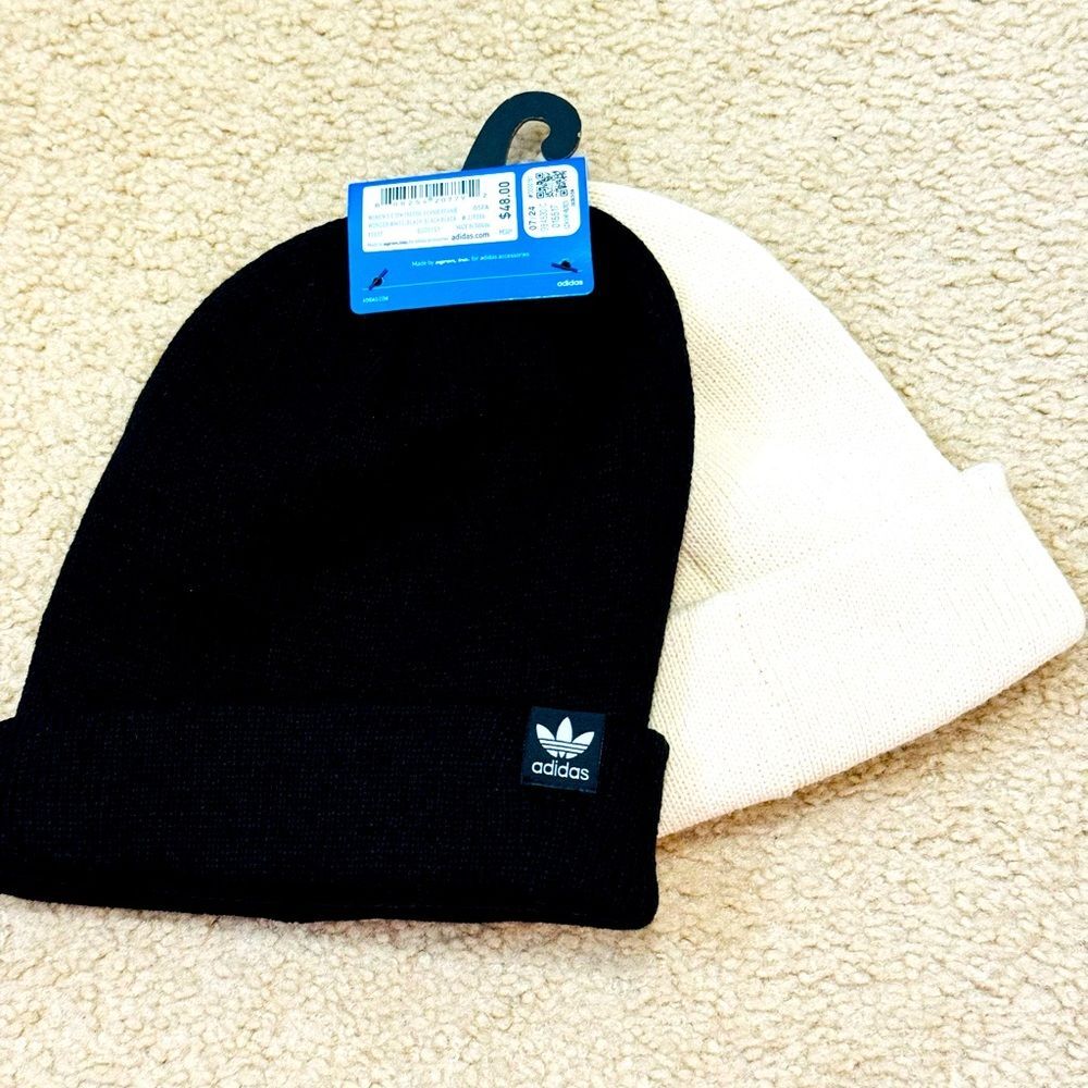NWT Adidas Women’s 2pk Trefoil Knit Cuff Classic Beanie in Wonder White & Black - Picture 3 of 6